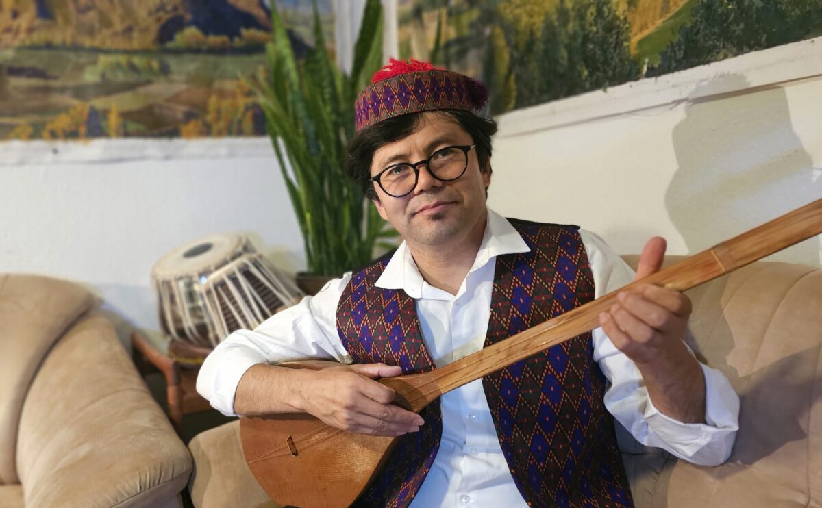 Zia Forogh Artist
